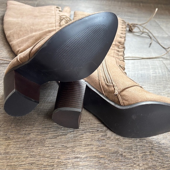 Tan Suede Lace-Up Boots with Chunky Heel NWOT - Picture 4 of 4